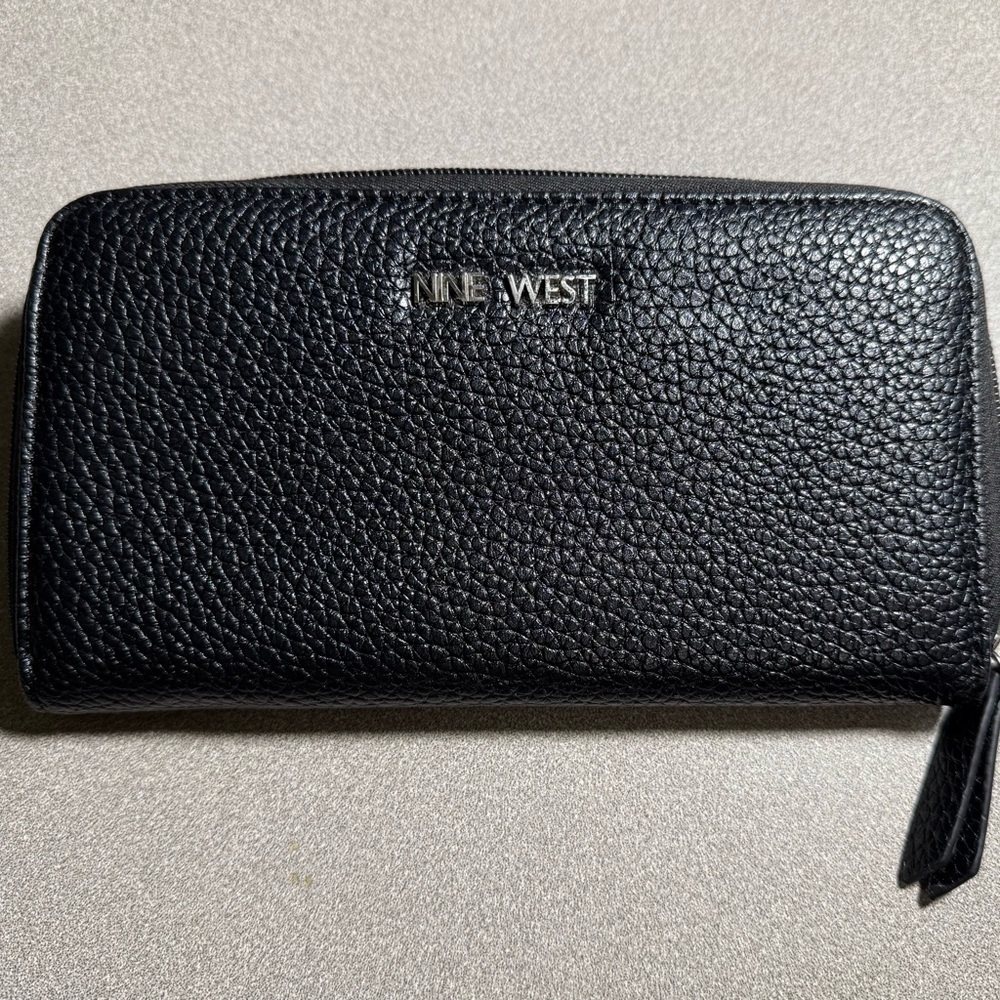 Nine West Black Pebbled Long Zip Around Wallet NEW (M1)